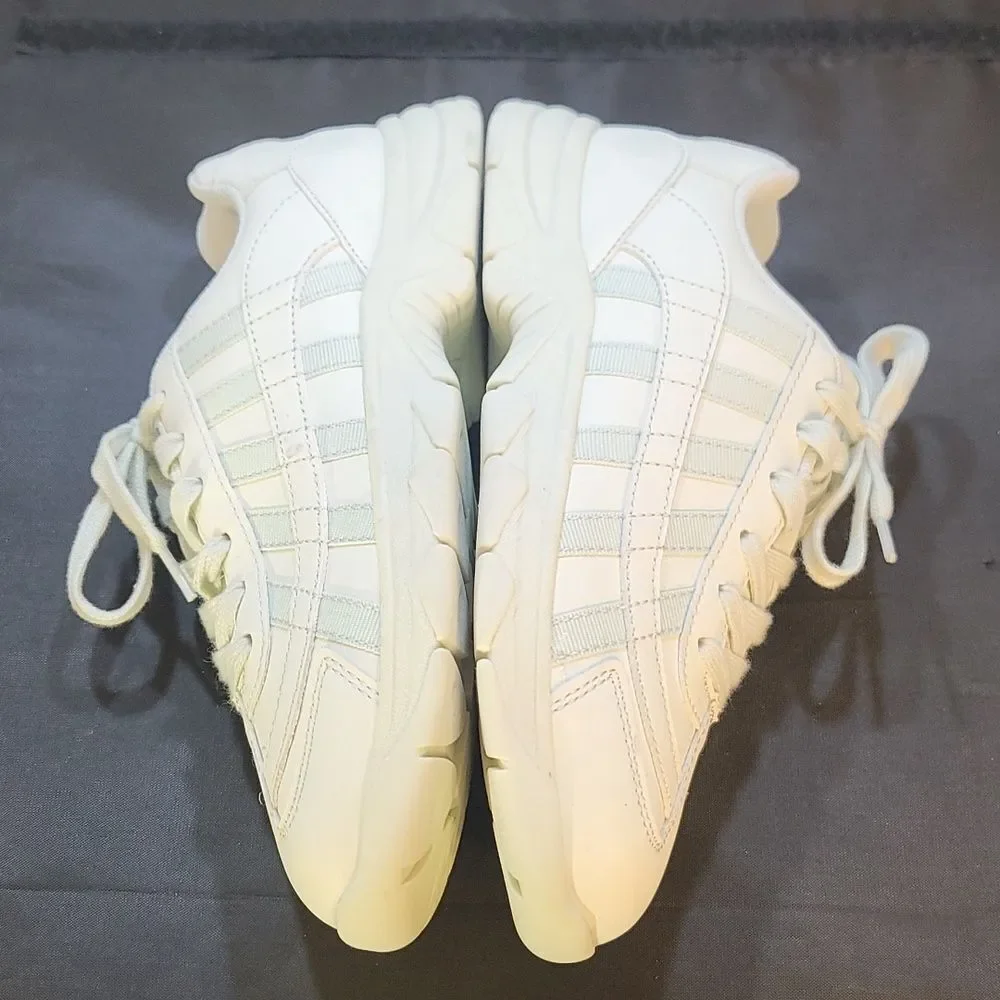 BRAND NEW K-SWISS LACE UP CLOSURE LADIESWH6-1010 SNEAKER